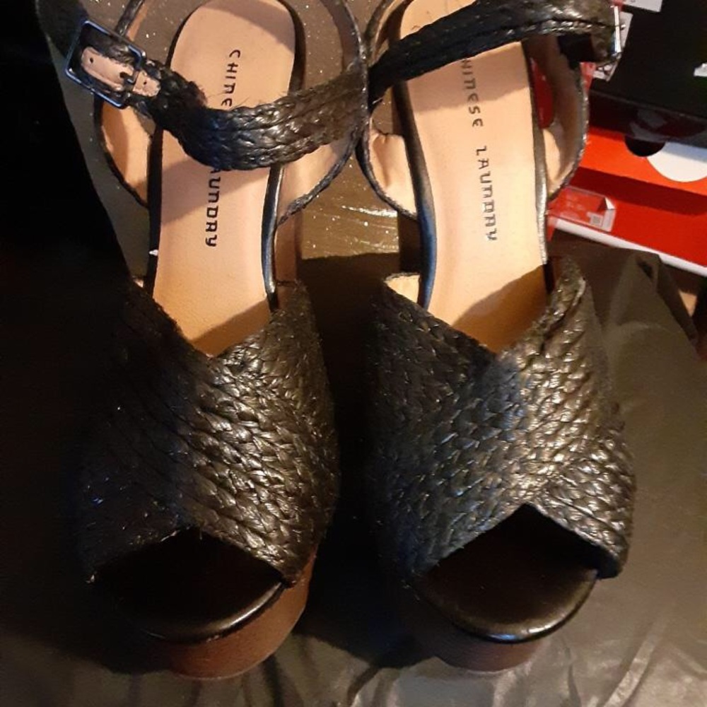 Women sandals